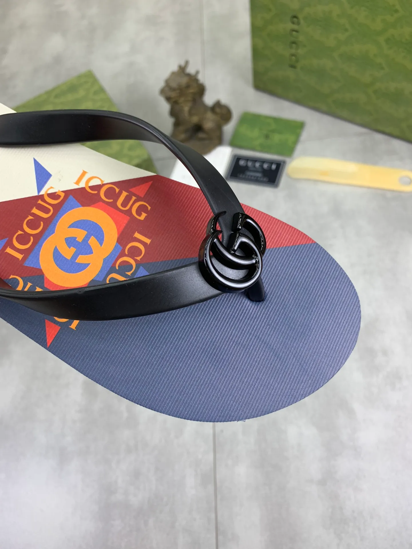 Men's men's shoes 💰P220💰【New style】🆘【GUCCI】Official website's popular Gucci adult couple 🧑‍🤝‍🧑 style, children's flip-flops are on sale at the counter simultaneously! Original fabric imported from Italy. Original bottom provided by the original factory. Size: Adult 36-45. Children’s size: 30-37. Multiple colors available.